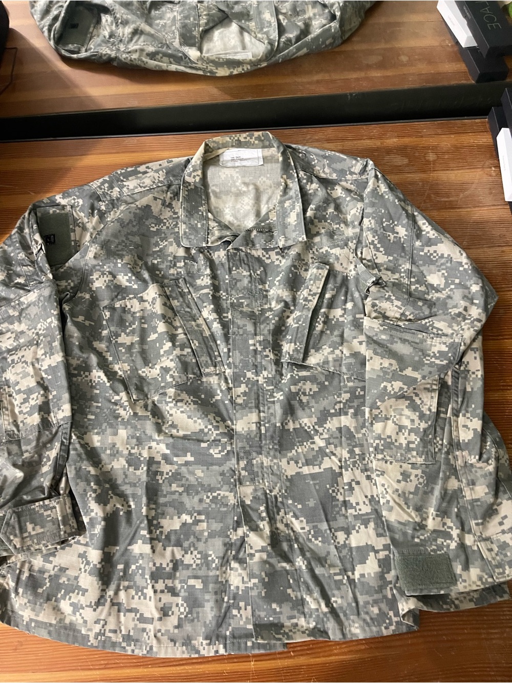 USGI Army ACU UCP Digital Camo Combat Coat Large Regular NSN 8599